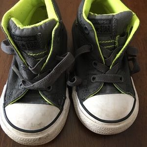 VGUC toddler boys size 6 converse high tops